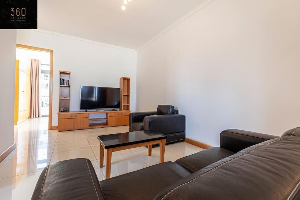 Comfortable Penthouse, Served With Lift, Wifi & Ac By 360 Estates Gzira Exterior foto