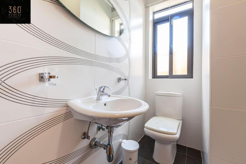 Comfortable Penthouse, Served With Lift, Wifi & Ac By 360 Estates Gzira Exterior foto