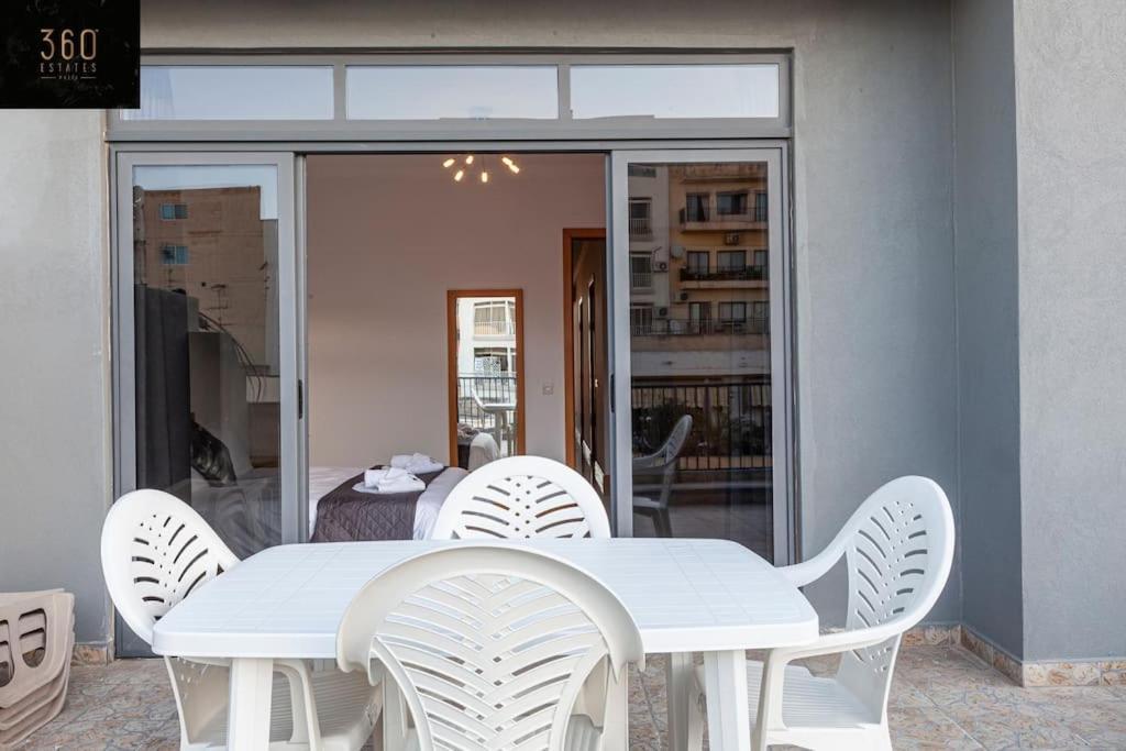 Comfortable Penthouse, Served With Lift, Wifi & Ac By 360 Estates Gzira Exterior foto