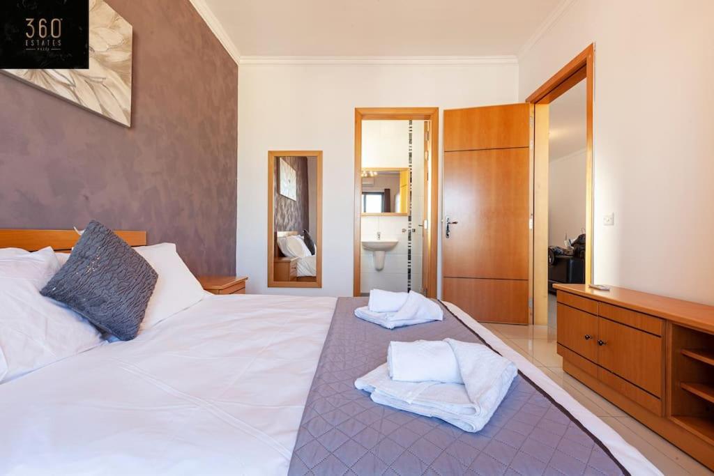 Comfortable Penthouse, Served With Lift, Wifi & Ac By 360 Estates Gzira Exterior foto